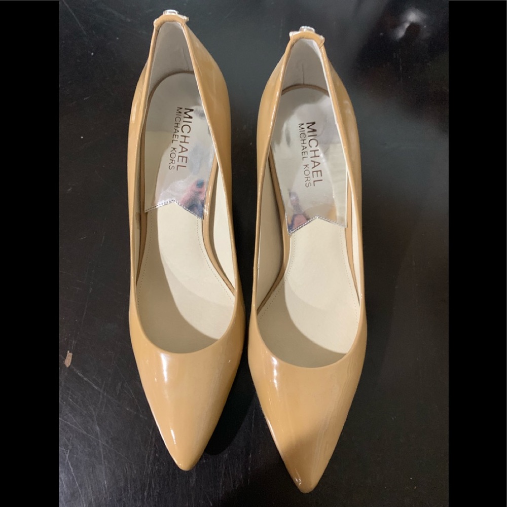 Michael Kors Nude Pumps